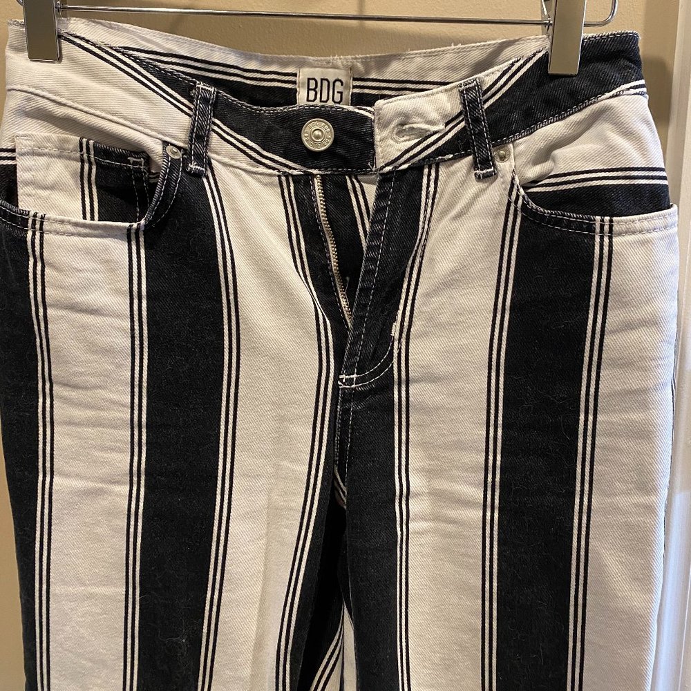 UO BDG High-waisted Mom Jean